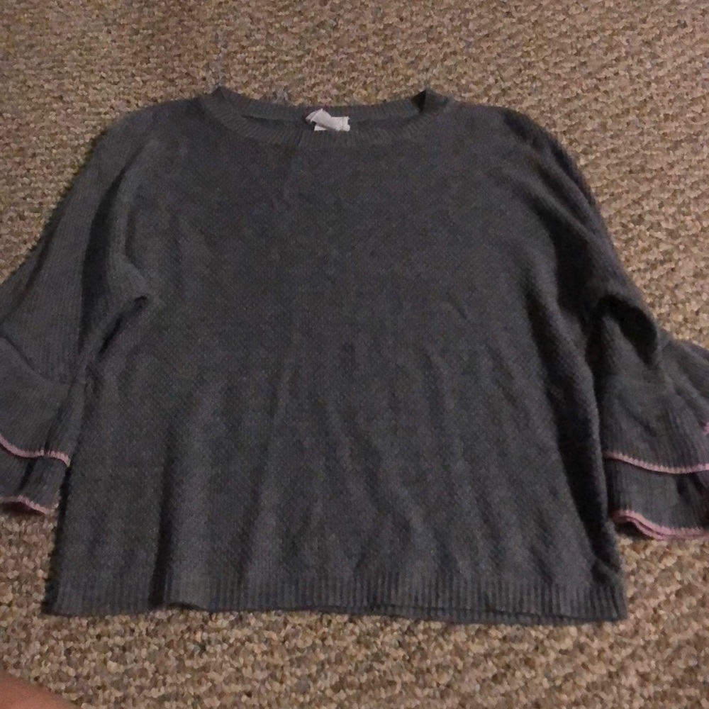 gray sweater!